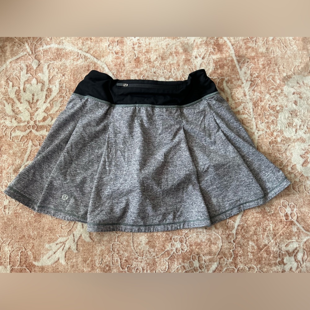 Lululemon Pace Rival Tennis Skirt in Heathered Gray w/ Black Waistband